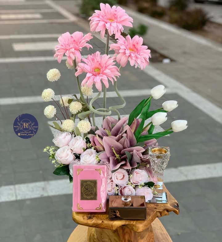هدية رمضانية بورد وردي ومصحف وعطر